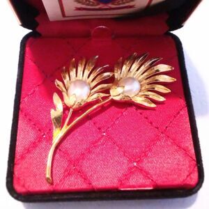 Vintage Trifari New Old Stock Gold Tone Faux Pearl Double Flower Brooch